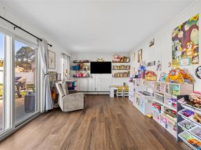 270 Singingwood Drive, Holbrook NY 11741