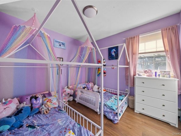 270 Singingwood Drive, Holbrook NY 11741