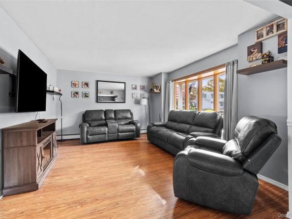 270 Singingwood Drive, Holbrook NY 11741