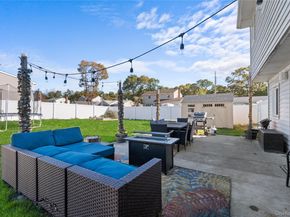 270 Singingwood Drive, Holbrook NY 11741