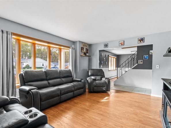 270 Singingwood Drive, Holbrook NY 11741