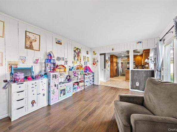 270 Singingwood Drive, Holbrook NY 11741