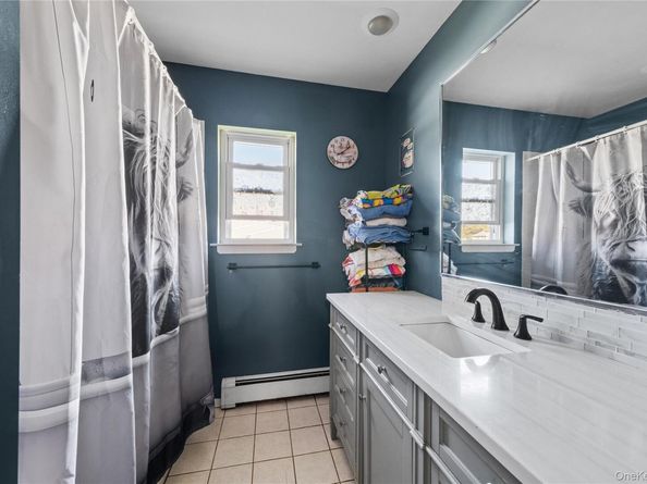 270 Singingwood Drive, Holbrook NY 11741