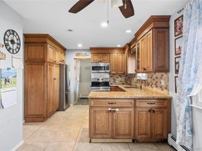 270 Singingwood Drive, Holbrook NY 11741