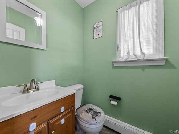 270 Singingwood Drive, Holbrook NY 11741