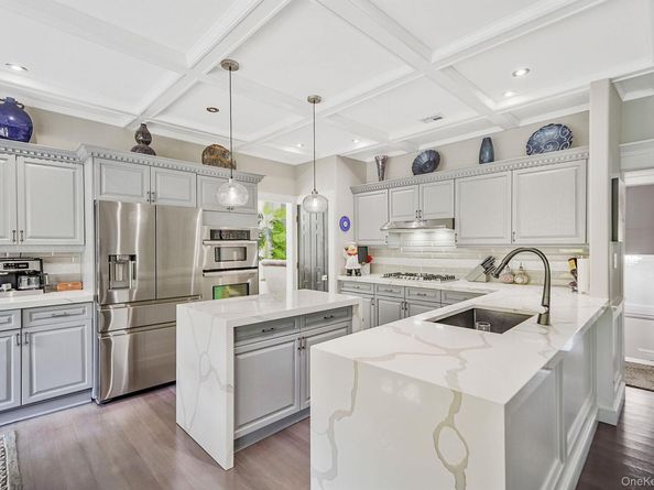 14 Hamlet Drive, Hauppauge NY 11788