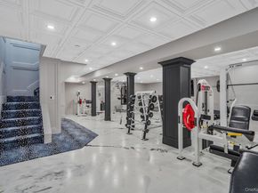 14 Hamlet Drive, Hauppauge NY 11788