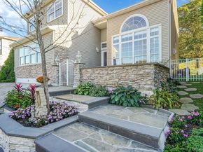 14 Hamlet Drive, Hauppauge NY 11788