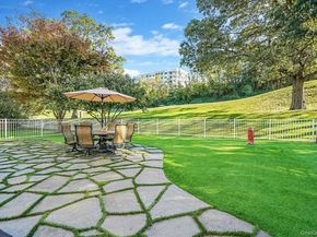 14 Hamlet Drive, Hauppauge NY 11788