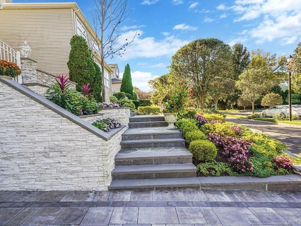 14 Hamlet Drive, Hauppauge NY 11788