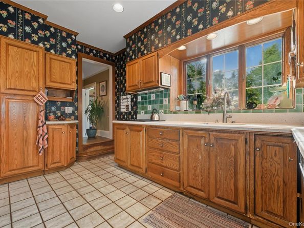 28 Harbor Heights Drive, Centerport NY 11721
