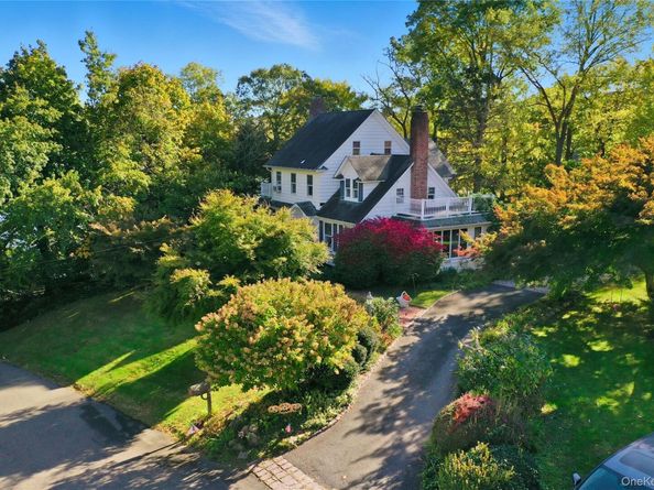 28 Harbor Heights Drive, Centerport NY 11721