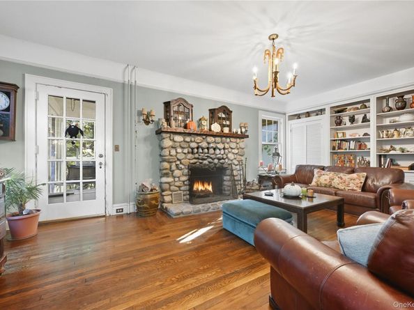 28 Harbor Heights Drive, Centerport NY 11721