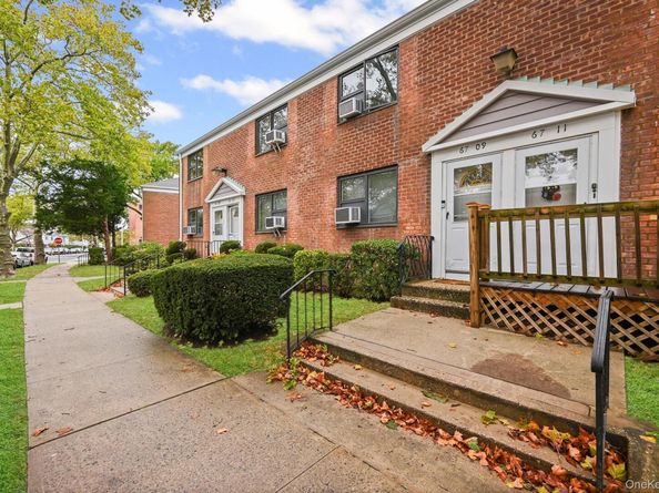 67-09 218th Street Duplex, Oakland Gardens NY 11364