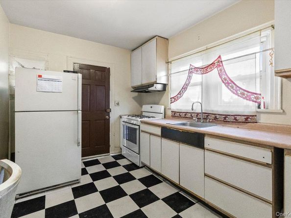 4534 Hoxie Street, Bronx NY 10470