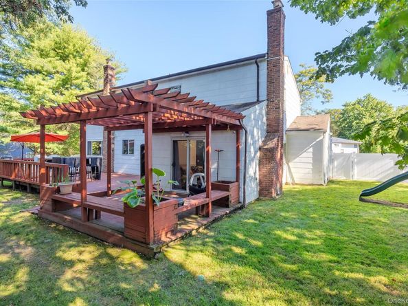 25 Fielding Avenue, Dix Hills NY 11746