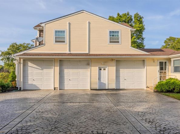15 Rosewood Lane, Manorville NY 11949
