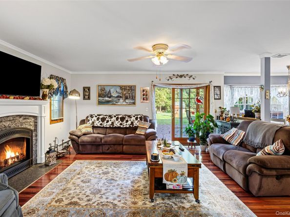 15 Rosewood Lane, Manorville NY 11949