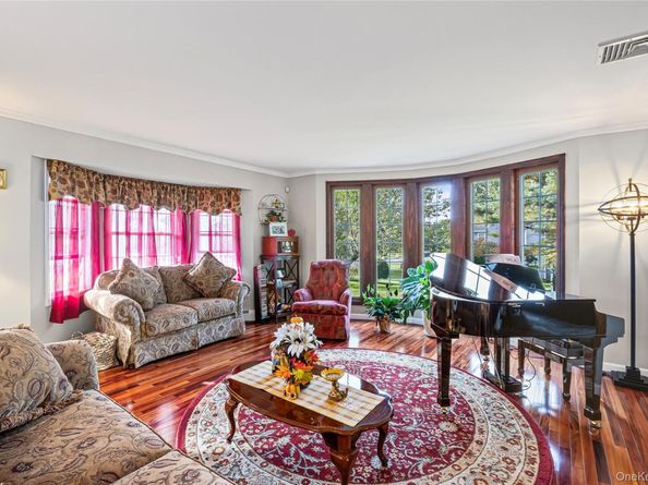 15 Rosewood Lane, Manorville NY 11949