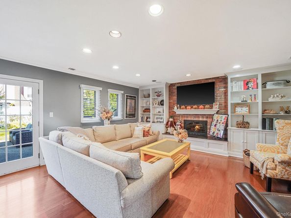 4000 Greentree Drive, Oceanside NY 11572