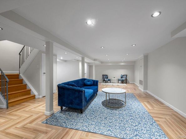 219-44 Peck Avenue, Hollis Hills NY 11427