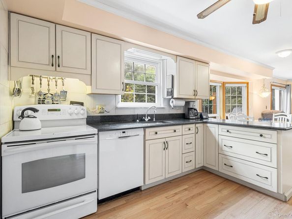8 Barry Lane, Mount Sinai NY 11766