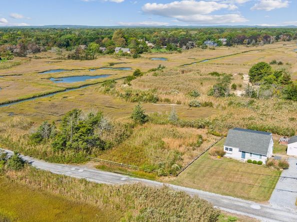 14 Bayview Road, Remsenburg NY 11960