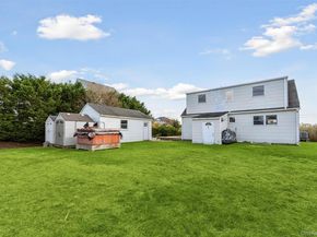 14 Bayview Road, Remsenburg NY 11960