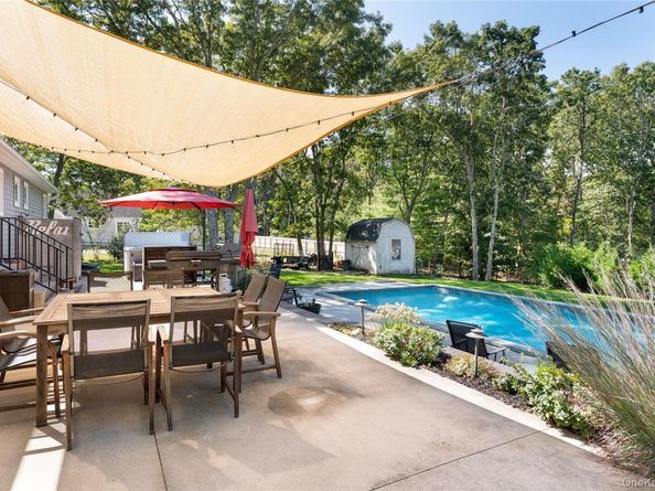 8 Foxboro Road, Hampton Bays NY 11946