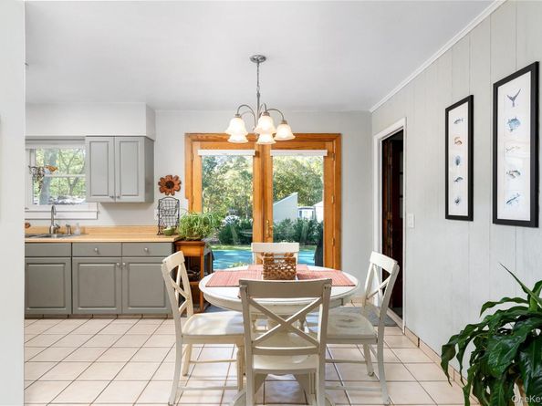 8 Foxboro Road, Hampton Bays NY 11946