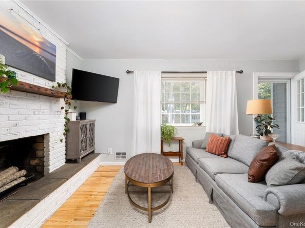 8 Foxboro Road, Hampton Bays NY 11946