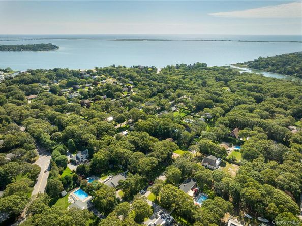 8 Foxboro Road, Hampton Bays NY 11946