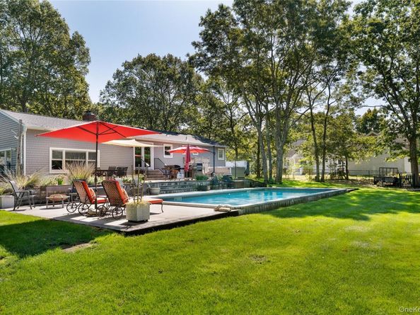 8 Foxboro Road, Hampton Bays NY 11946