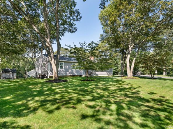 8 Foxboro Road, Hampton Bays NY 11946