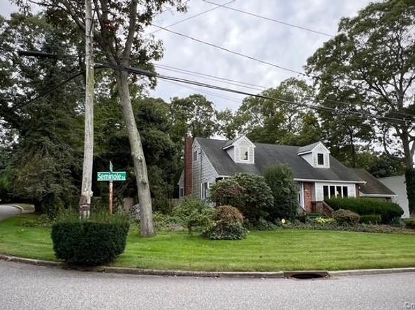 72 Seminole Street, Selden NY 11784