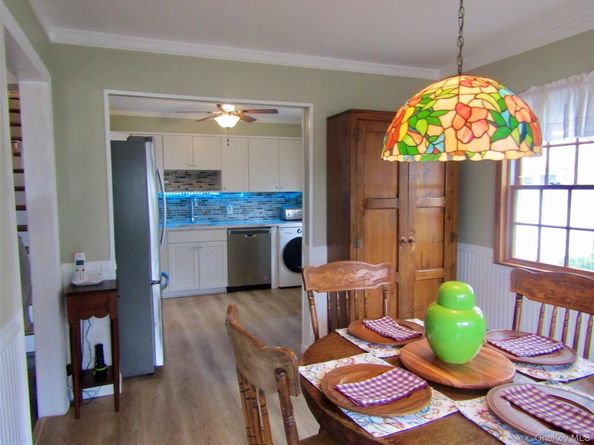 25 Pinetree Lane, Levittown NY 11756