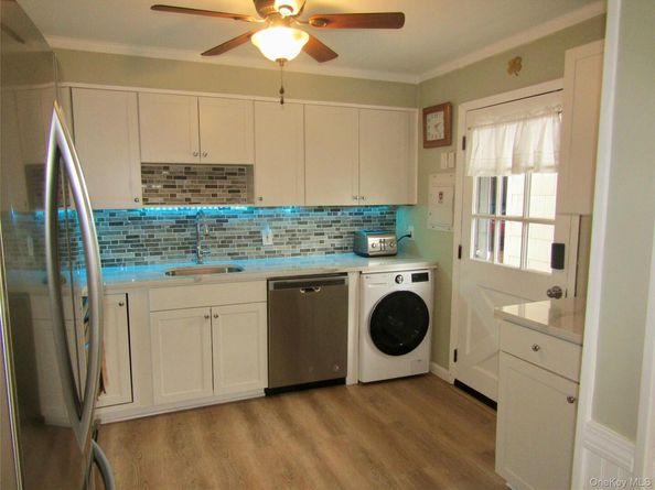 25 Pinetree Lane, Levittown NY 11756