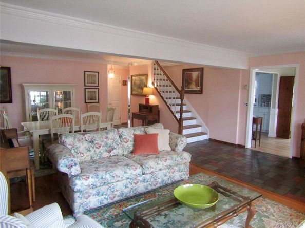 25 Pinetree Lane, Levittown NY 11756