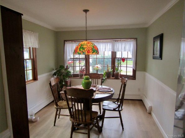 25 Pinetree Lane, Levittown NY 11756