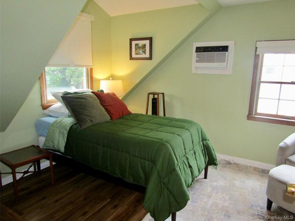 25 Pinetree Lane, Levittown NY 11756