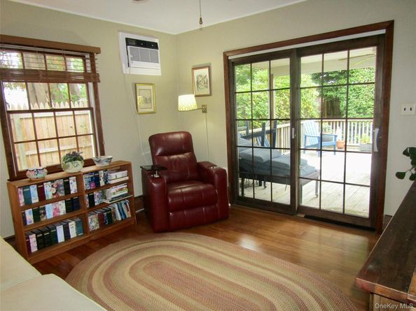 25 Pinetree Lane, Levittown NY 11756