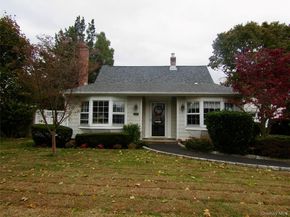 25 Pinetree Lane, Levittown NY 11756