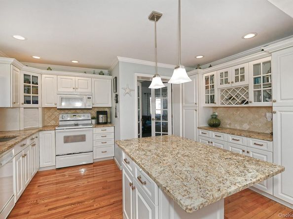 2499 3rd Avenue, East Meadow NY 11554
