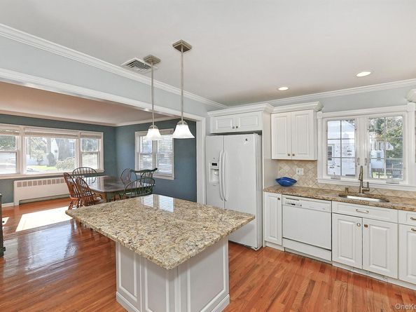 2499 3rd Avenue, East Meadow NY 11554