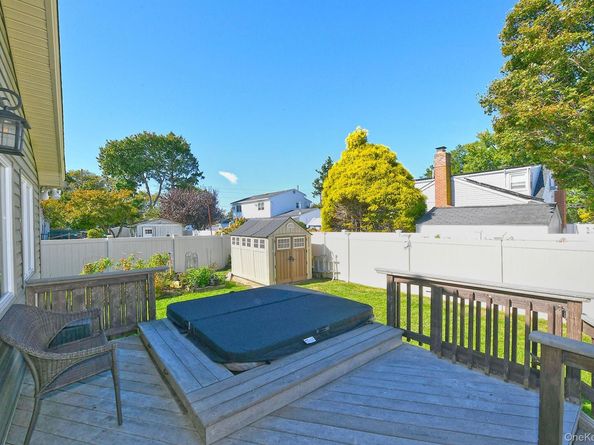 2499 3rd Avenue, East Meadow NY 11554