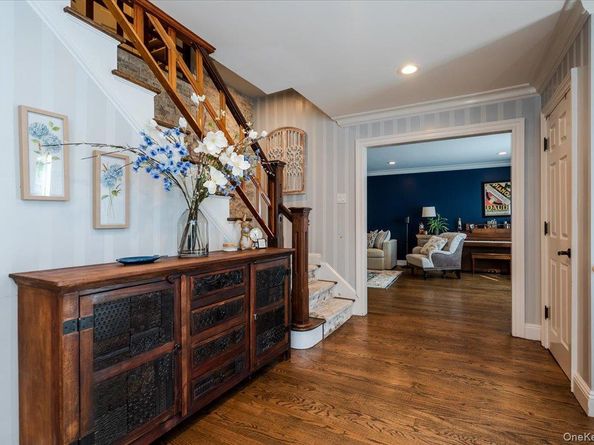 75 Karol Place, Muttontown NY 11753