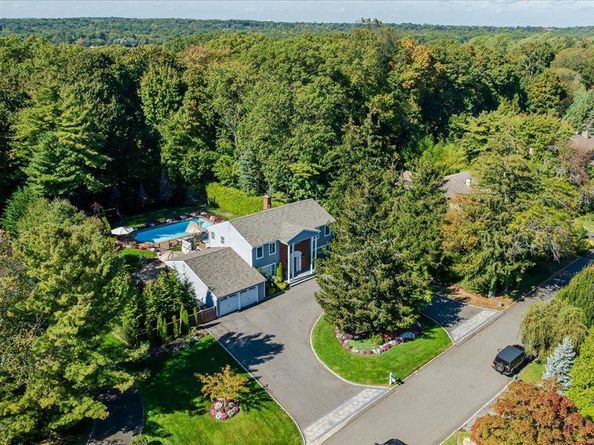 75 Karol Place, Muttontown NY 11753