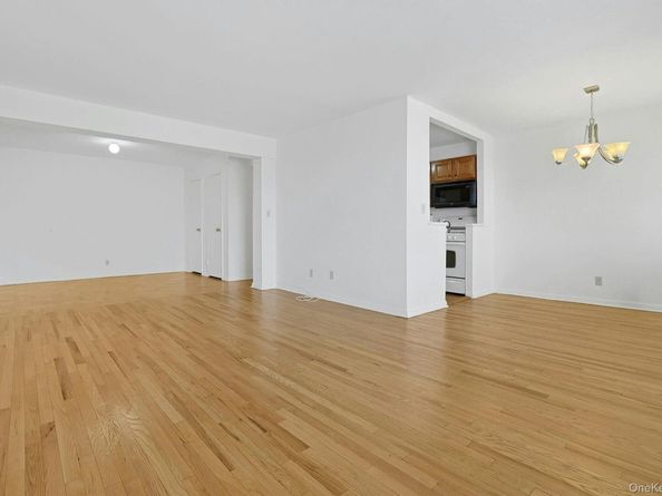 1 Oakridge Place 2k, Eastchester NY 10709