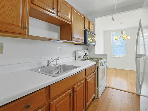 1 Oakridge Place 2k, Eastchester NY 10709