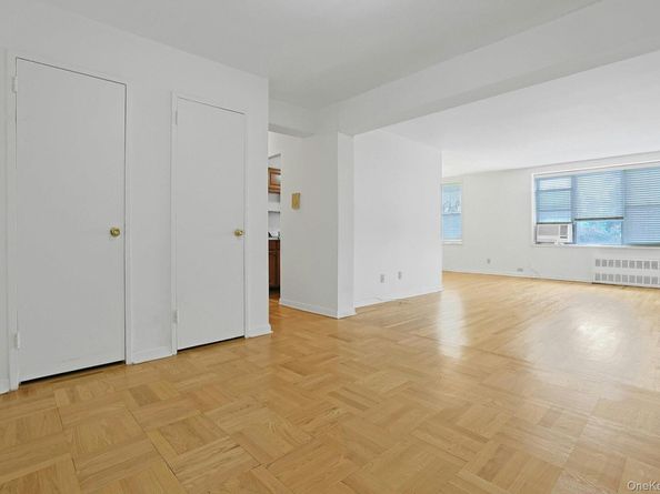 1 Oakridge Place 2k, Eastchester NY 10709